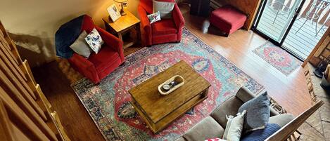 Télévision, cheminée, lecteur de DVD