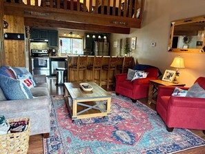 TV, fireplace, DVD player - Aspen West #5 Townhouse with High Speed Wifi (Red River)