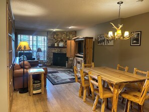 Televisio, takka, DVD-soitin