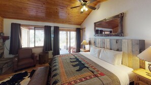 3 bedrooms, iron/ironing board, WiFi, bed sheets - Streamside Retreat on the River with High Speed Wifi and AC (Red River)