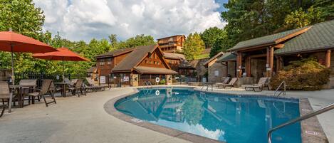 Piscine couverte, piscine extérieure