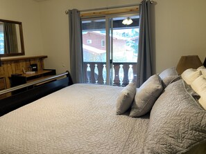 2 多间卧室、  免费 WiFi、床单