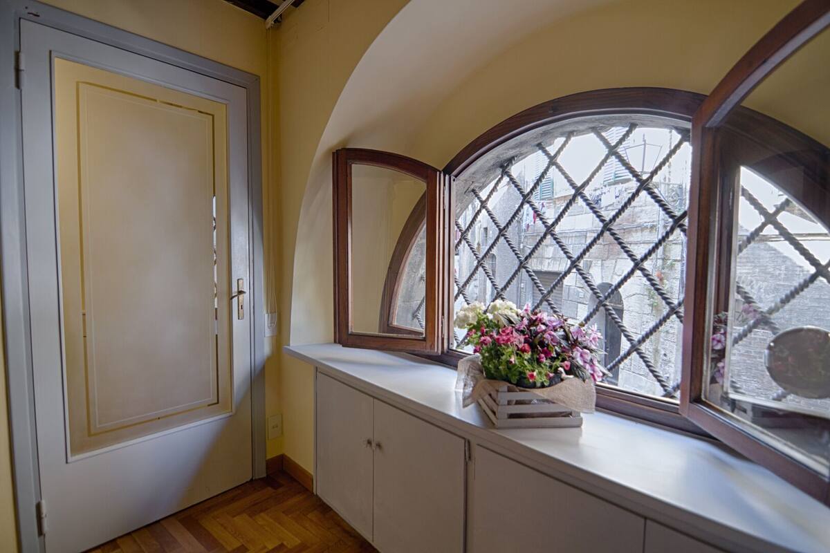 غرفة فردية بتجهيزات أساسية - بحمام مشترك | 1 غرفة نوم