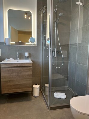Appartement, privébadkamer | Badkamer