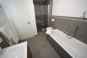 Appartement, salle de bains privée | Salle de bain