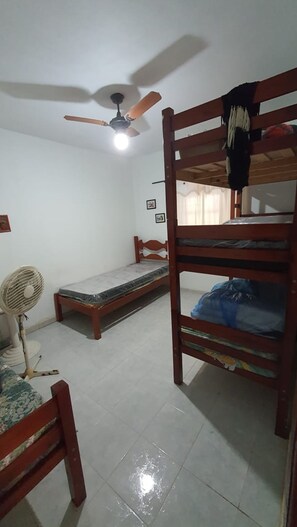 2 bedrooms, iron/ironing board, WiFi