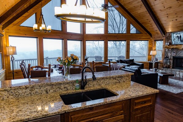 Televisio, takka, videopelejä, pöytäjalkapallopöytä