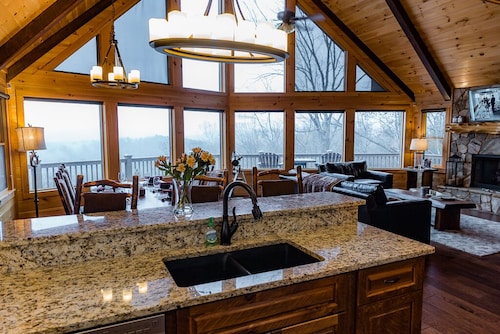 Luxury MTN House *Breathtaking Views* Hot Tub* 2 Outdoor Fireplaces *Fire Pit