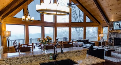 Luxury MTN House *Breathtaking Views* Hot Tub* 2 Outdoor Fireplaces *Fire Pit