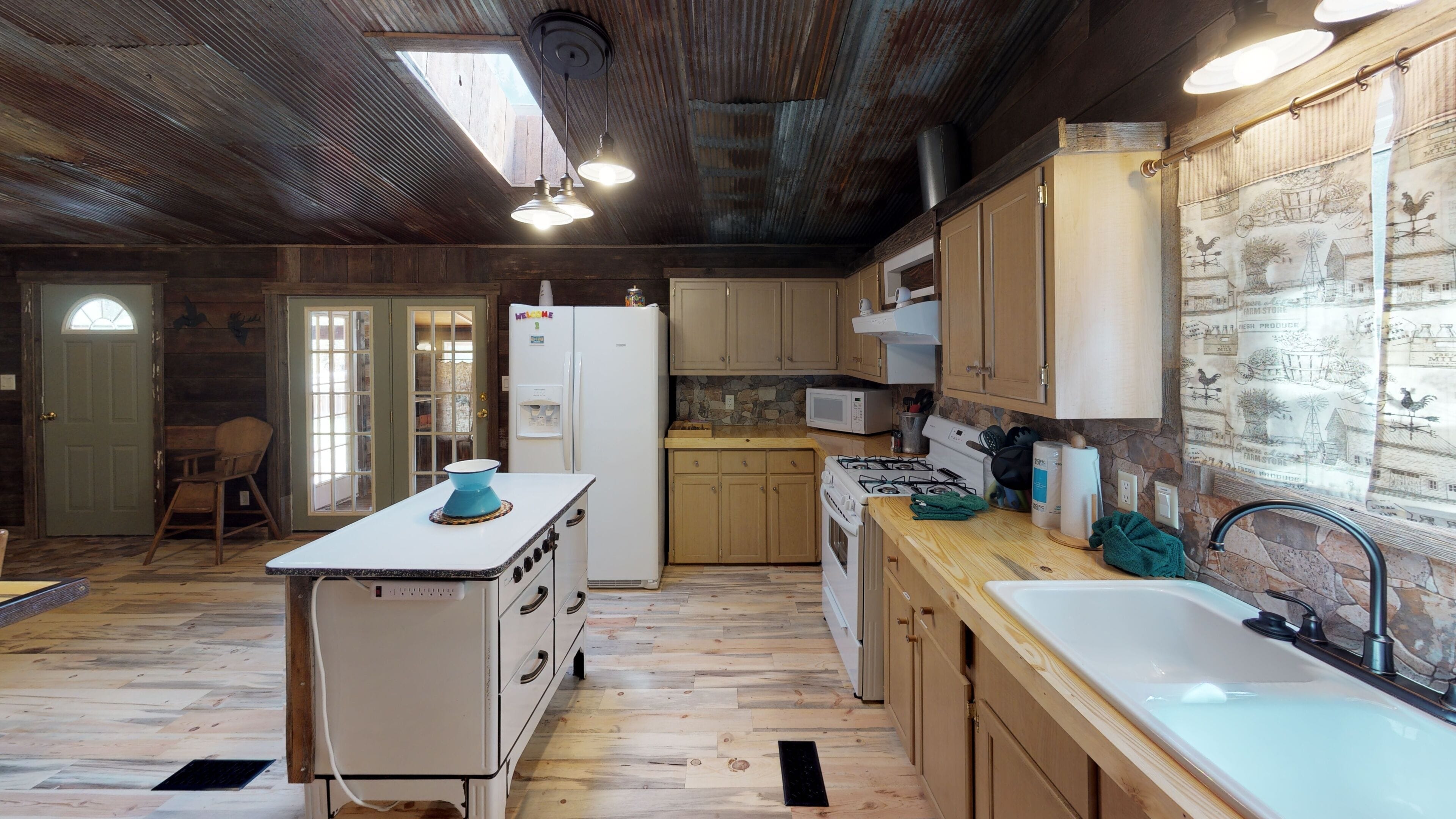 Coffee/tea maker, oven, stovetop, toaster