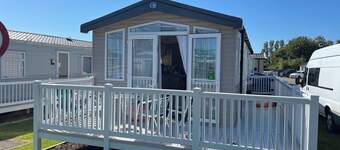 3 Bed Static caravan 12ftx38ft nr. beach & pool. New adventure land wrap decking