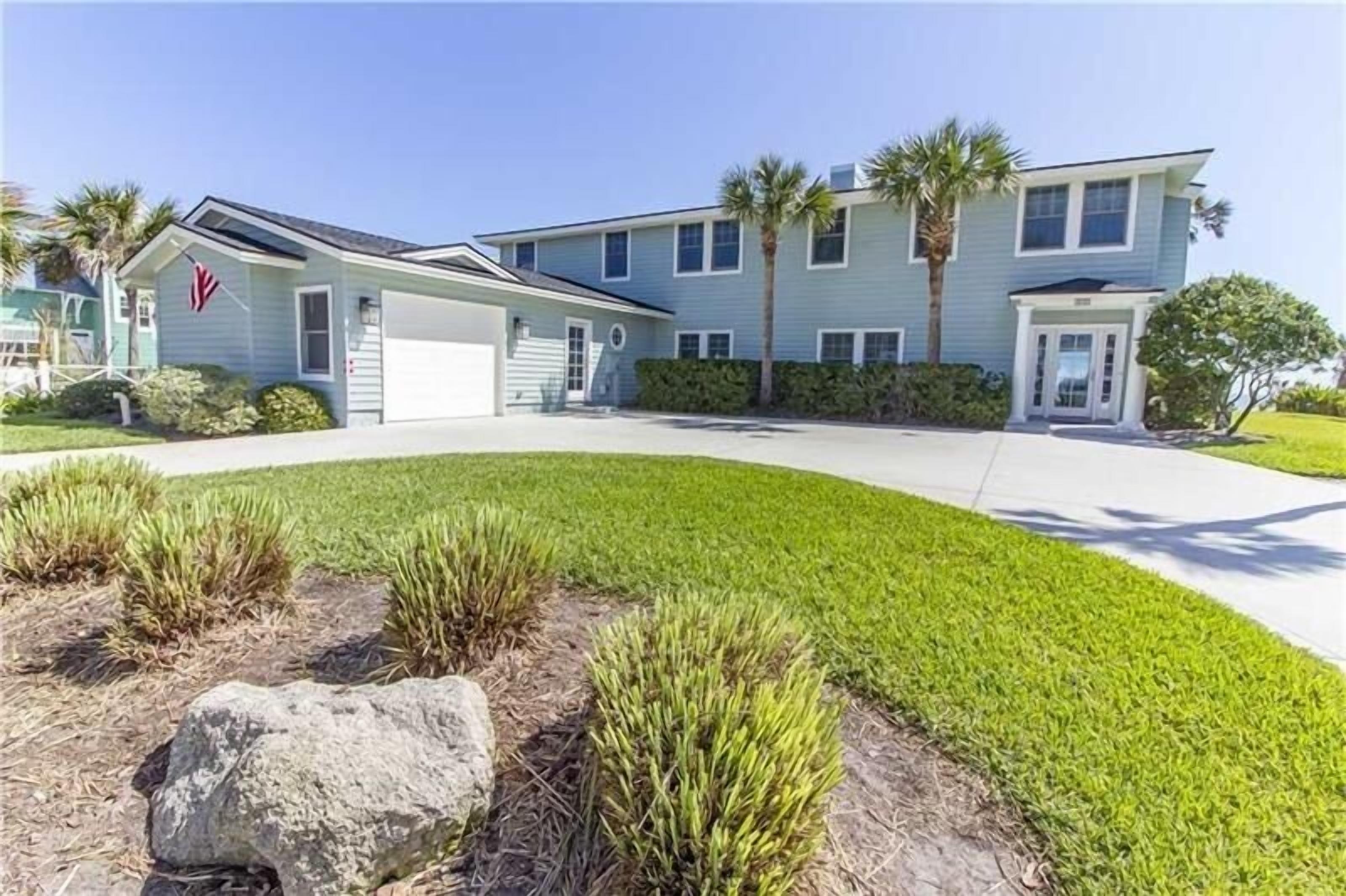 Luxurious oceanfront 5 bedroom home