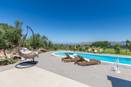 Tennis * Pool with Hydromassage * Walk to Taverna & Supermarket