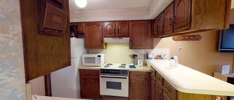 Oven, stovetop, dishwasher, coffee/tea maker