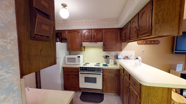 Oven, stovetop, dishwasher, coffee/tea maker