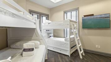 4 bedrooms, Internet, bed sheets