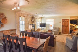 Interior - Claim Jumper #12 Townhouse with High Speed Wifi (Red River)