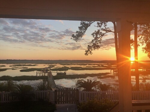 River Retreat- Waterfront- Hot Tub- 1 kilometrin päässä Parris Islandista