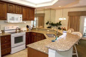 Fridge, microwave, stovetop, dishwasher