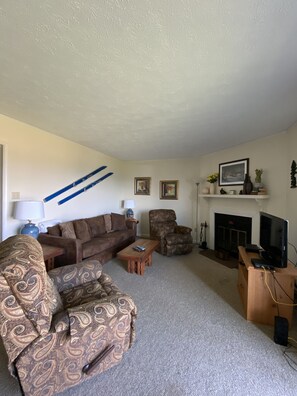 Flat-screen TV, fireplace