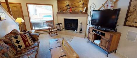 Televisio, takka, DVD-soitin