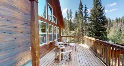 26 Hidden Valley Rd ist Aspen Mountain Lodge, ein dreistöckiges Haus für 12 Personen. Eigentum hat Wifi