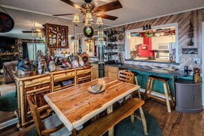 Dining - Sugar Ski Premium Two Bedroom - Unit 821 (Sugar Mountain)