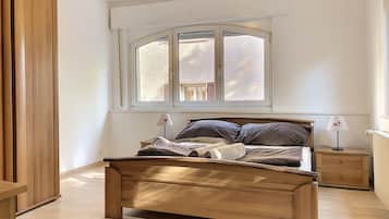 3 bedrooms, iron/ironing board, travel cot, free WiFi