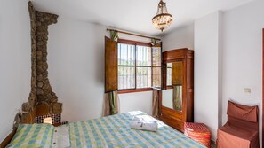 6 bedrooms, iron/ironing board, travel crib, WiFi - Villa Fablas Periana by Ruralidays (Málaga)