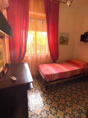 3 Schlafzimmer, Schreibtisch, Bügeleisen/Bügelbrett, Reisekinderbett