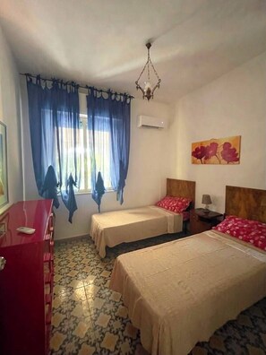3 bedrooms, desk, iron/ironing board, travel crib
