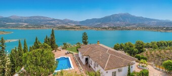 Rocio y Paloma Viñuela by Ruralidays