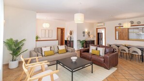 TV, fireplace, DVD player, stereo - Rocio y Paloma Viñuela by Ruralidays (Málaga)