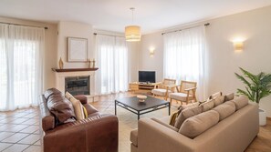 TV, fireplace, DVD player, stereo - Rocio y Paloma Viñuela by Ruralidays (Málaga)