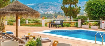 Rocio y Paloma Viñuela by Ruralidays