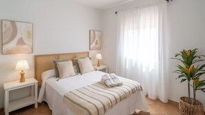 4 chambres, fer et planche à repasser, lit de bébé portatif, Wi-Fi