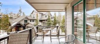 Convenience, mountain luxury & shared hot tubs/pool Walk to gondola
