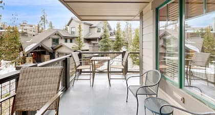 Convenience, mountain luxury & shared hot tubs/pool Walk to gondola