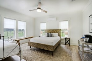 Farmstead Round Top - Room 7 | Seprai premium, bantalan ekstra lembut, dan didekorasi berbeda-beda