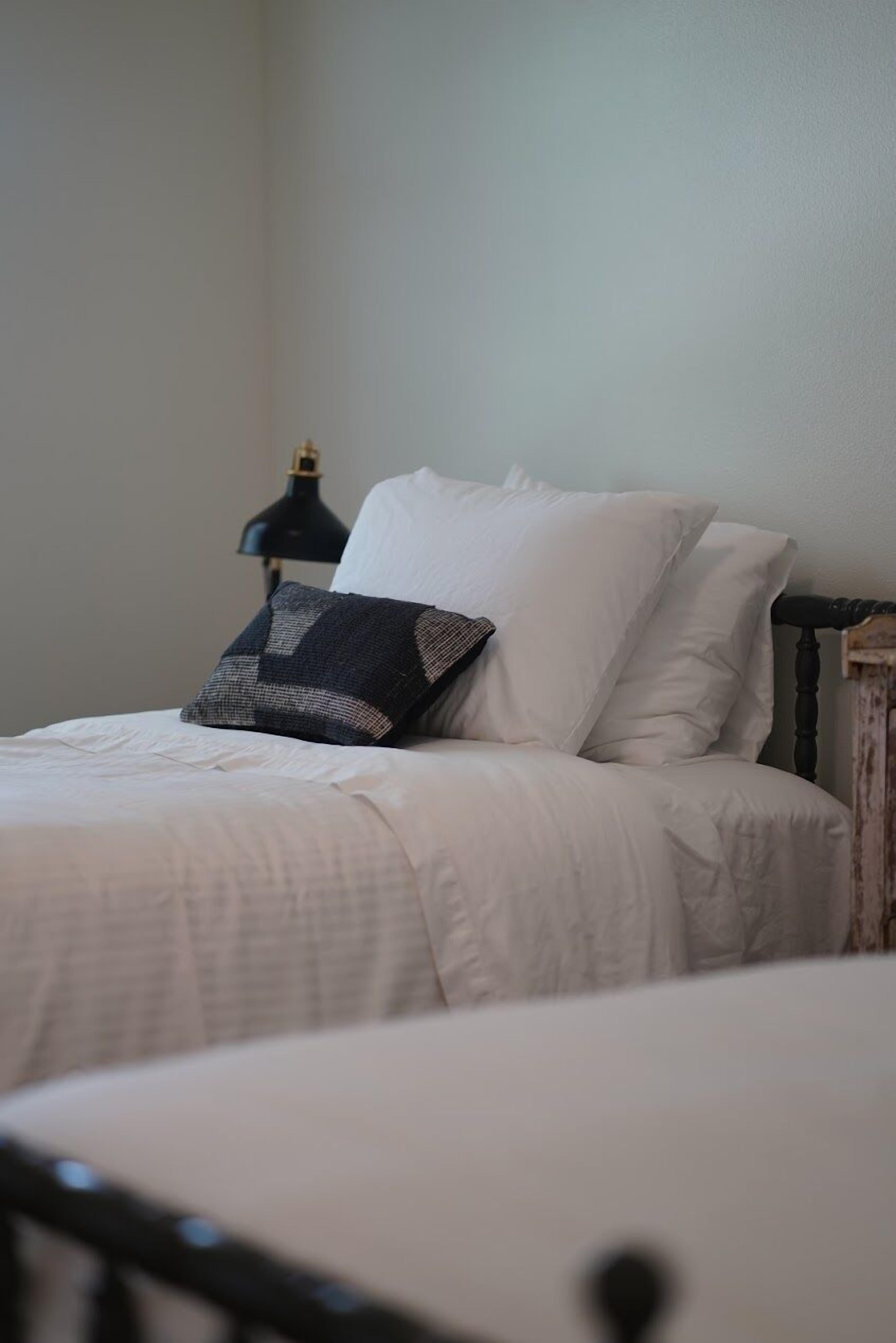 Farmstead Round Top - Room 2 | Peralatan tempat tidur premium, tilam berlapik 