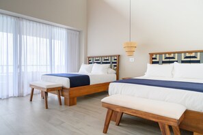 Betten mit Memory-Foam-Matratzen, Zimmersafe, individuell dekoriert