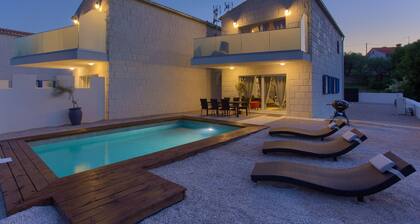 Pax houses with private pool
