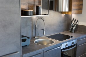 Réfrigérateur, four, plaque de cuisson, lave-vaisselle
