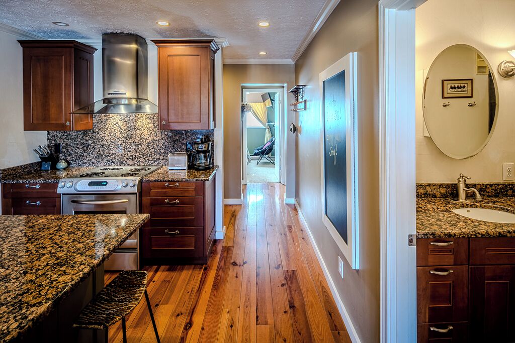 Kjøleskap, mikrobølgeovn, ovn og oppvaskmaskin