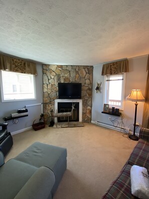 Televisio, takka, DVD-soitin