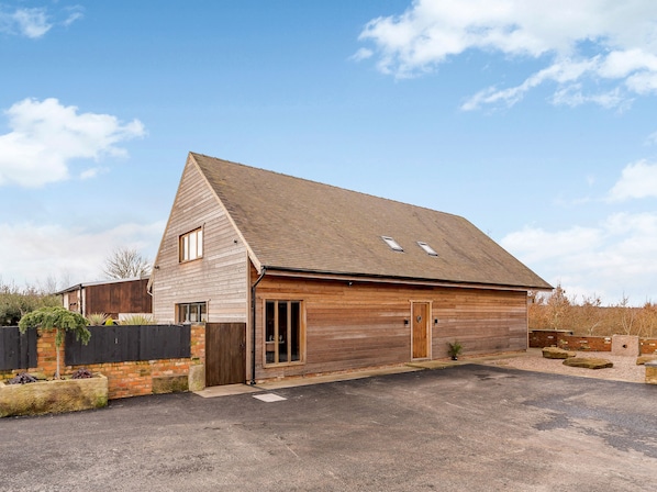 Exterior - 3 bedroom accommodation in Melbourne, near Derby (Melbourne, near Derby)