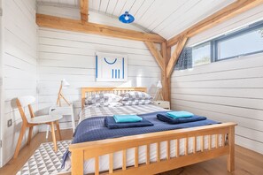 1 bedroom, iron/ironing board, WiFi, bed sheets - Carpenters Cabin, Idyllic cabin in the countryside near Lostwithiel (Saint Veep)