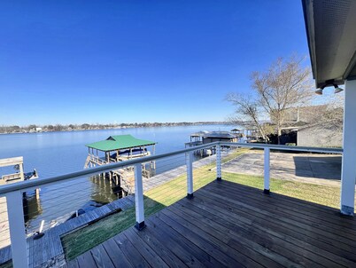 Scenic False River, Walk to local bar/grill, 35 minutes from LSU