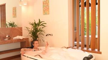 Banheira de hidromassagem particular