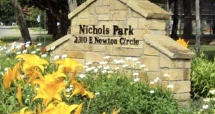 2/1 Cottage near Airport, ConvCntr, MusicFctry, FourSeasons, Omni, Westin, UD